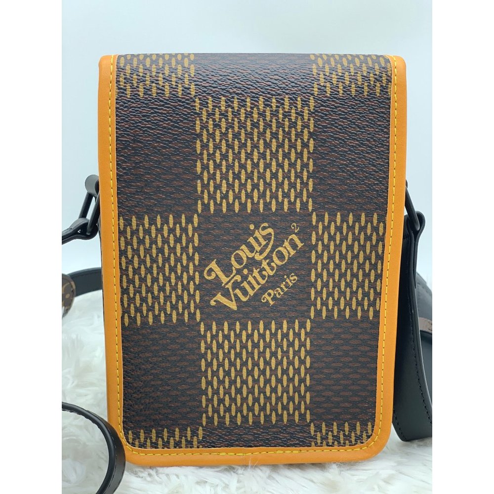 ❌SOLD❌ Louis Vuitton Nigo Amazone Messenger bag - Picture 3 of 13